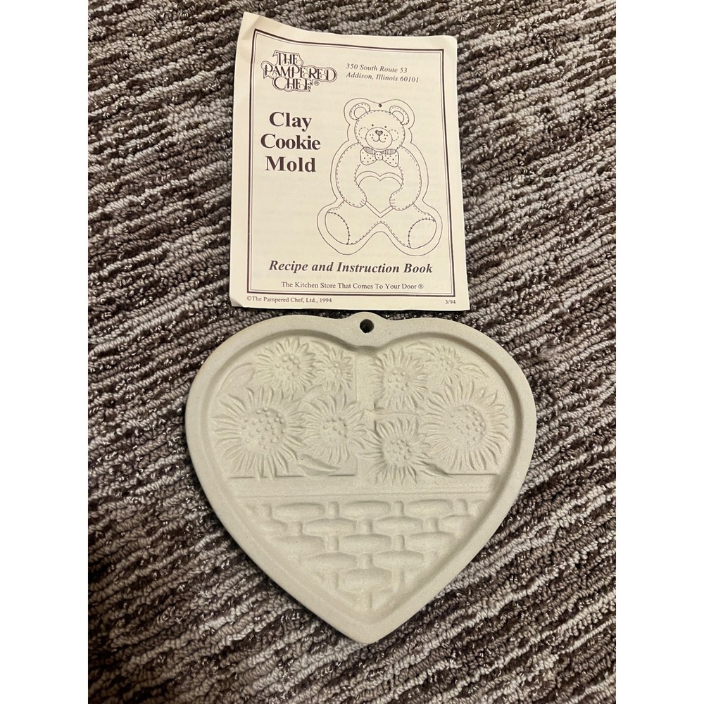 Vintage 1994 Pampered Chef Sunflower Basket Heart Clay Cookie Mold with Box